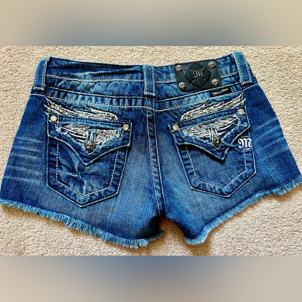 Miss Me Jean shorts embroidered with wings and rhinestones. Style JP5330H2 Sz 26